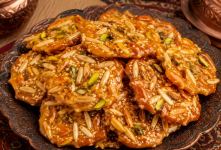طرز تهیه سوهان عسلی بدون شکر خانگی؛ شیرینی سالم، ترد و خوش عطر با عسل طبیعی