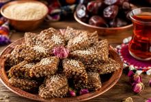 طرز تهیه شیرینی لندو بلوچستان؛ یک شیرینی مقوی و اصیل با طعم خرما و کنجد