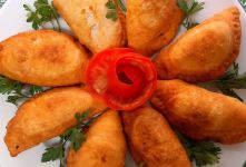 طرز تهیه قطاب گوشتی؛ غذای ترد و خوشمزه ای که همه عاشقش می شوند!