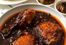 طرز تهیه خورش سیر انار مازندرانی؛ خورش ترش و ملس شمالی با عطر سیر و انار
