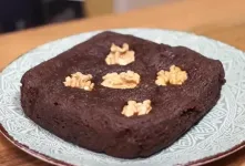 طرز تهیه کیک بدون شکر، بدون پخت، بدون آرد، آماده در ۴ دقیقه! (ساده ترین دستور پخت در جهان)