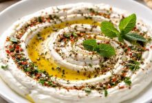 ماست و دوغ را این طور تزئین کنید؛ ۱۰ ایده ساده برای یک پذیرایی شیک و اشتهابرانگیز