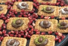 دسر فال حافظ؛ شیرینی خوشمزه ای که با هر لقمه، یک بیت شعر غافلگیرتان می کند!