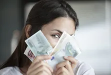 ۱۰ عادت مهم که شما را در مسیر ثروت قرار می دهد!
