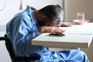 نماز خواندن روی صندلی / چه شرایطی باید رعایت شود؟