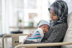 آیا روزه‌ داری بر میزان شیر مادر تأثیر دارد؟