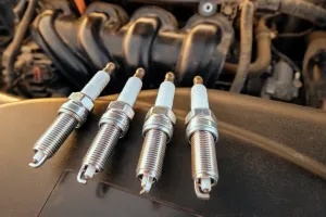 شمع پایه کوتاه برای خودرو مناسب‌تر است یا شمع پایه بلند ؟