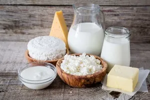 لبنیات پرچرب چه فواید و مضراتی دارد ؟