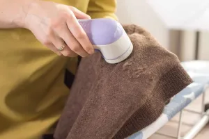 آشنایی با انواع پرزگیر لباس و نحوه استفاده از آن