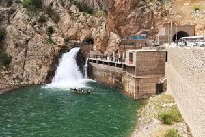 آبشار بل گوهر پنهان روستای اورامان در کردستان