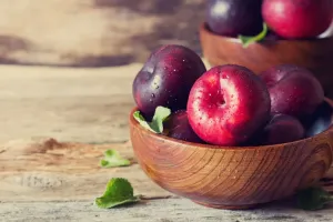 خواص آلو برای یبوست / راهی طبیعی برای بهبود عملکرد روده