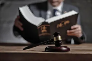 متناسب نبودن مجازات قانونی با جرم و نقش اعاده دادرسی