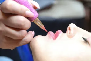 تفاوت تینت لب و شیدینگ لب / کدام یک برای شما مناسب است؟