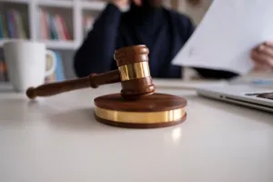 روش های برخورد با اشتباه قاضی در صدور رای