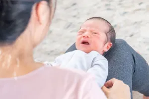 علائم اولیه گرمازدگی نوزاد و راهکارهای پیشگیری