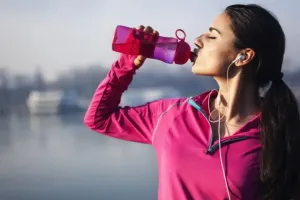 چه زمانی نوشیدن آب سوخت و ساز بدن را تقویت می کند ؟!