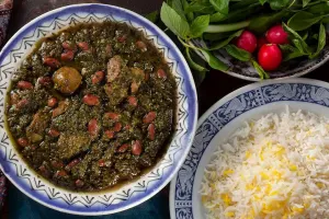 اهمیت ریختن رب گوجه در قرمه سبزی !