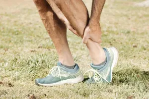 چرا بعد از پیاده روی ساق پام درد می گیره؟