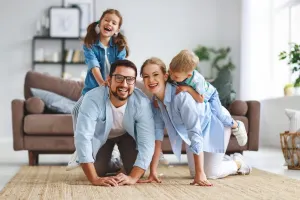 چطور باید پدر و مادر خوبی برای فرزندمان باشیم؟