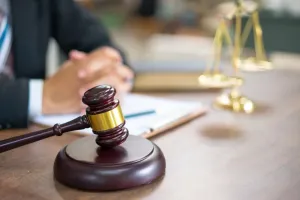 فرق وکیل معاضدتی با وکیل تسخیری چیست؟