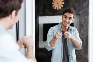 آیا حرف زدن با خودمان نشانه ی بیماری است؟