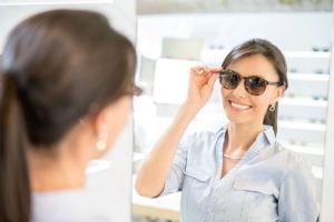 تاثیر عینک بر اعتماد به نفس و استایل فردی