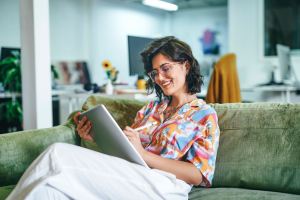 ویژگی های افراد کاریزماتیک: راز جذابیت و تأثیرگذاری