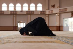 فواید سجده کردن در نماز برای سلامتی