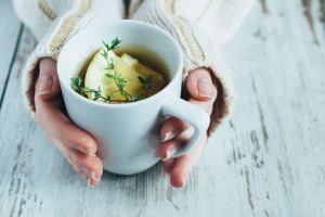 بهترین نوشیدنی ها برای افراد افسرده و مضطرب؛ آرامش در یک فنجان