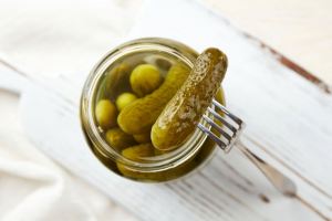 خیارشور تخمیری چیست و تفاوت آن با خیارشور سرکه ای !