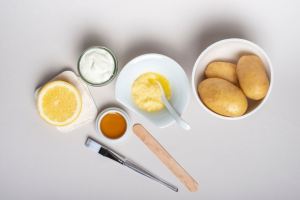 ماسک سیب زمینی و عسل؛ معجزه طبیعی روشنایی و آبرسانی پوست