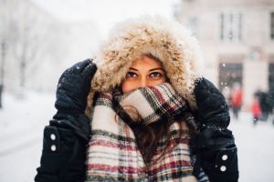 خواص کلاه پشمی؛ ۱۰ ویژگی که آن را بهترین همراه زمستانی می کند