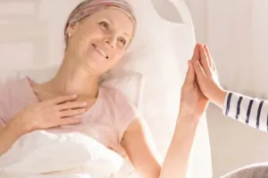چگونه به بیماران سرطانی و صعب العلاج روحیه بدهیم؟