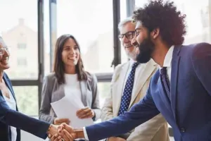 راهنمای جامع انتخاب شرکت های مهاجرتی مورد تایید وزارت کار + قانونی