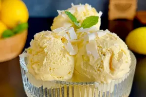 طرز تهیه بستنی لیمویی خانگی بدون ثعلب که با ۳ قلم مواد درست میشه