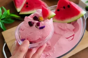طرز تهیه بستنی هندوانه ای خانگی بدون ثعلب با طعم عالی