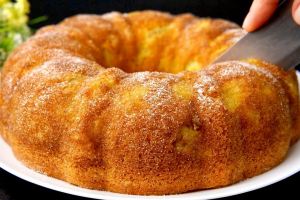 طرز تهیه کیک سیب ژاپنی نرم و لطیف در ۵ دقیقه با بافتی اسفنجی