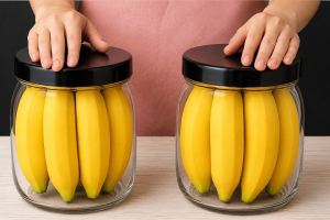 موز را داخل بطری شیشه ای بیندازید و معجزه آن را ببینید !