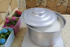 طرز تهیه ماست خانگی سفت و خامه ای و کشدار با شیر خشک