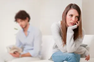 چرا همسرم به زنان دیگر نگاه می کند؟ چه باید بکنم ؟
