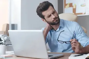 گردن درد را با تغذیه مهار کنید! (راهکارهای طلایی برای دیسک گردن)