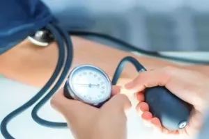 از کجا بفهمیم فشار خون ما بالاست یا پایین؟
