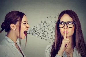 متن درباره بی اهمیتی حرف مردم، جملات کوتاه و بلند و تیکه دار برای زندگی آزاد