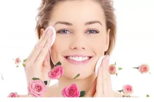 بستن منافذ باز صورت با گلاب: بهترین روش های استفاده از گلاب برای پوستی صاف و شفاف