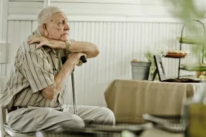 آثار و عواقب عاق والدین در دنیا و آخرت