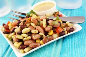 طرز تهیه سالاد لوبیا چیتی با ذرت، یک غذای سالم و خوشمزه