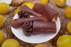 روش تهیه لواشک میوه ای با آلو و هلو