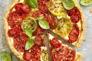 طرز تهیه تارت گوجه فرنگی با پنیر، یک پیش غذای خوشمزه و رنگارنگ