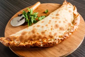 آموزش گام به گام تهیه پیتزا کالزونه خانگی به سبک ایتالیایی