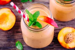 طرز تهیه اسموتی شلیل با چند طعم مختلف